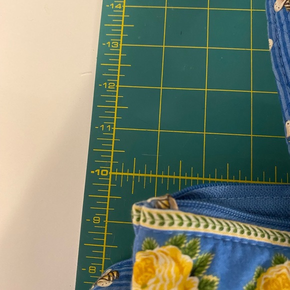 Vera Bradley Shoulder Bag - Picture 5 of 9